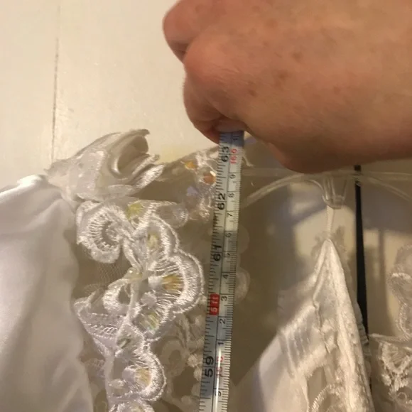 Vintage Alfred Angelo Beautiful Sequined Full Length Puff Sleeved Wedding Gown. - Picture 8 of 17